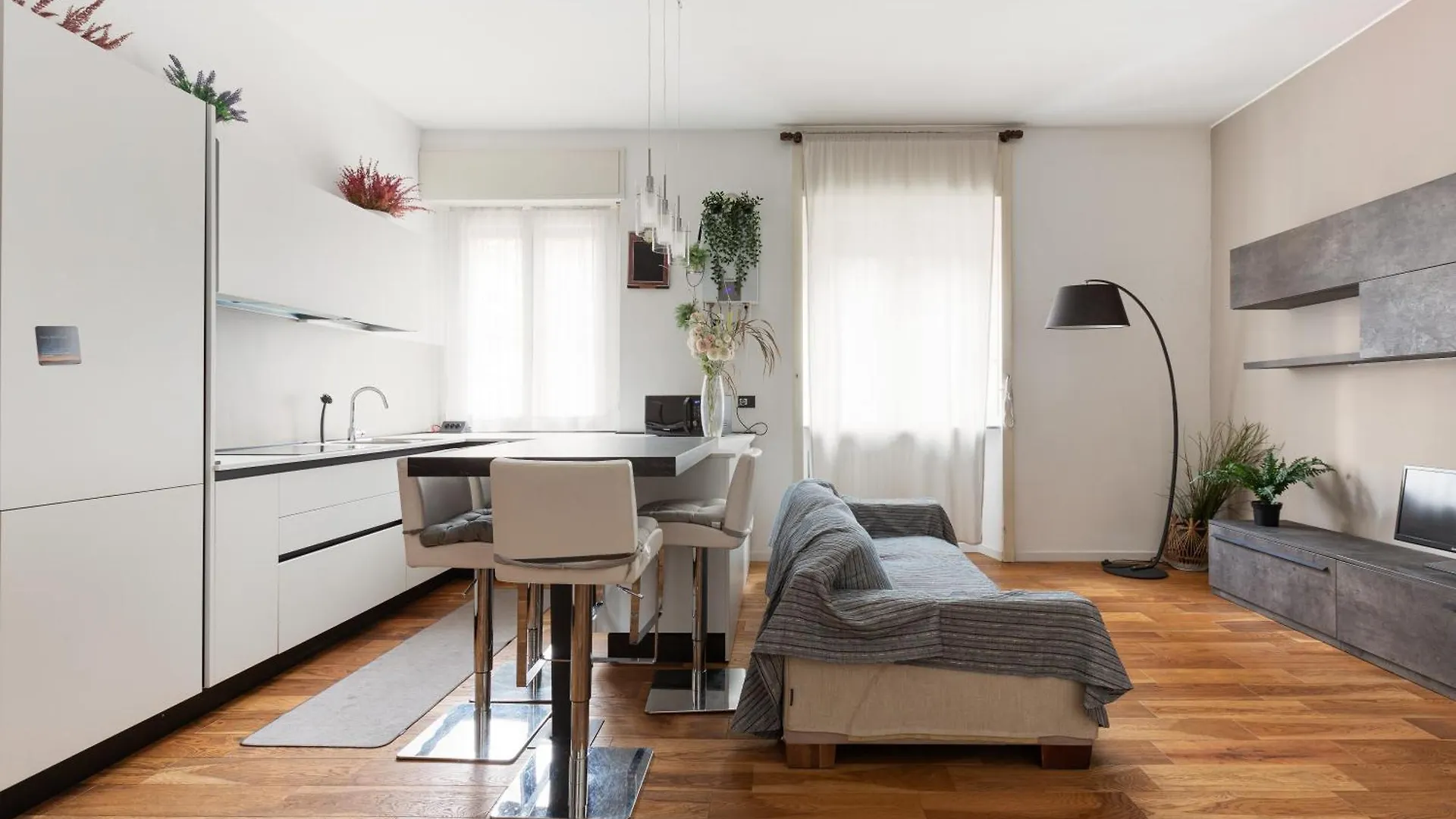 Modern Apartment Close To Forlanini And Linate! contacts